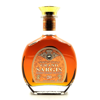 Коньяк "Гранд Саргис" 20 лет в п/у с бокалами 0,5л 40%