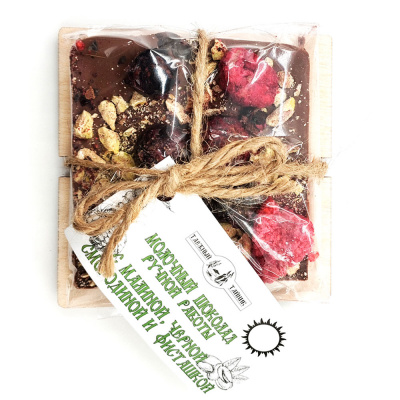 Шоколад молочный с малиной, черной смородиной и фисташкой (Таёжный тайник) 50 гр