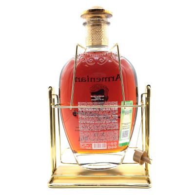 Коньяк "Чаренц" 10 лет на качелях 1,75л 40%