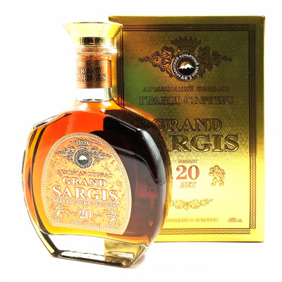 Коньяк "Гранд Саргис" 20 лет в п/у с бокалами 0,5л 40%