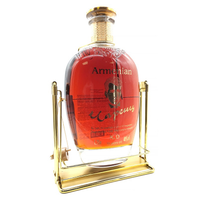 Коньяк "Чаренц" 10 лет на качелях 1,75л 40%